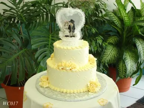 Round tiered wedding cake